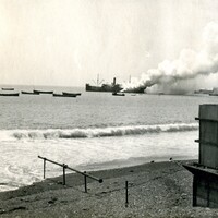 Quemado de salitre al costado del barco Roma, 23-10-1922.jpg