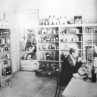 15.Laboratorio químico Of. Chile 1908, destinado a medir la calidad del salitre en elaboración..jpg