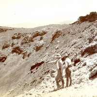 Foto 35. Crater Volcan Alumbre (en extinción) 01-12-1917.jpg