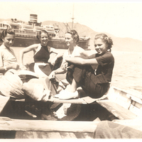 Posando frente al Buque Heiyo Maru. 7 ferero 1937.jpg