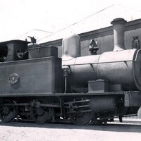 Locomotora N° 4. y maquinistas.jpg