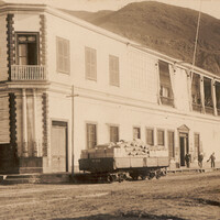 Oficinas y Bodegas de la Compañía Salitrera Alemania en el Puesro. Calle Esmeralda. .jpg